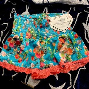 New small Beach Bunny short Floral